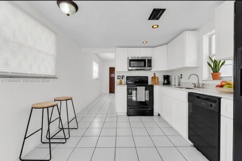 Photo of 321 SW 1st Ct #K-4, Pompano Beach, FL 33060 (MLS # A11990805)
