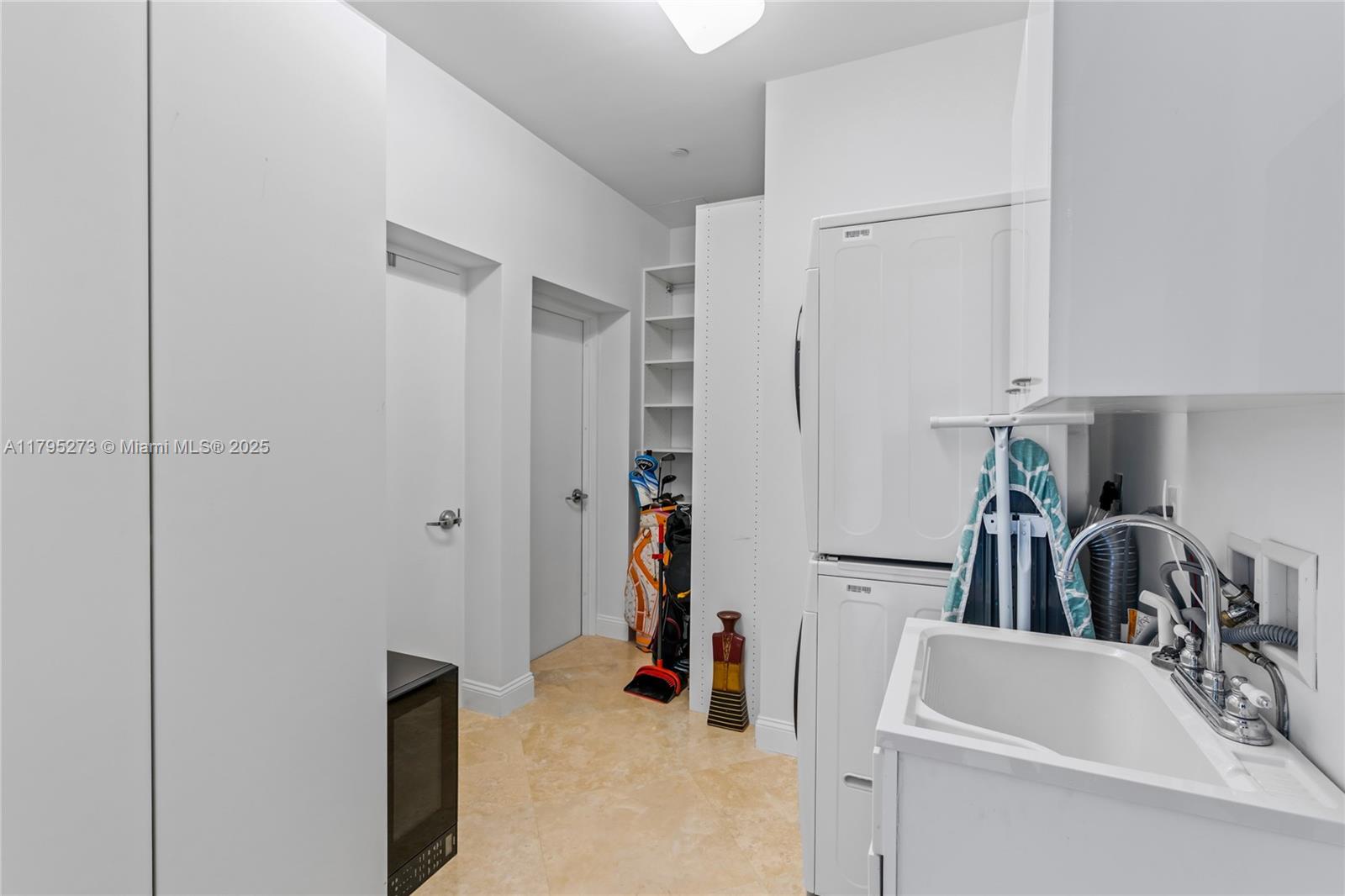 15811 Collins Ave 3901