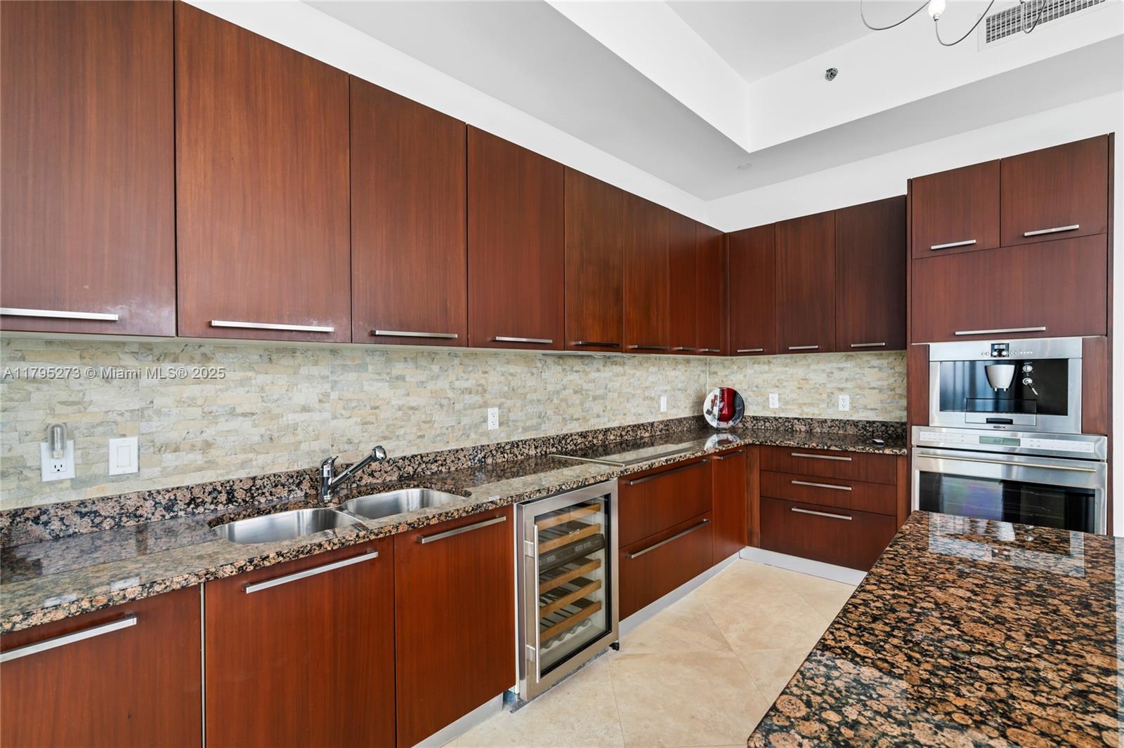 15811 Collins Ave 3901