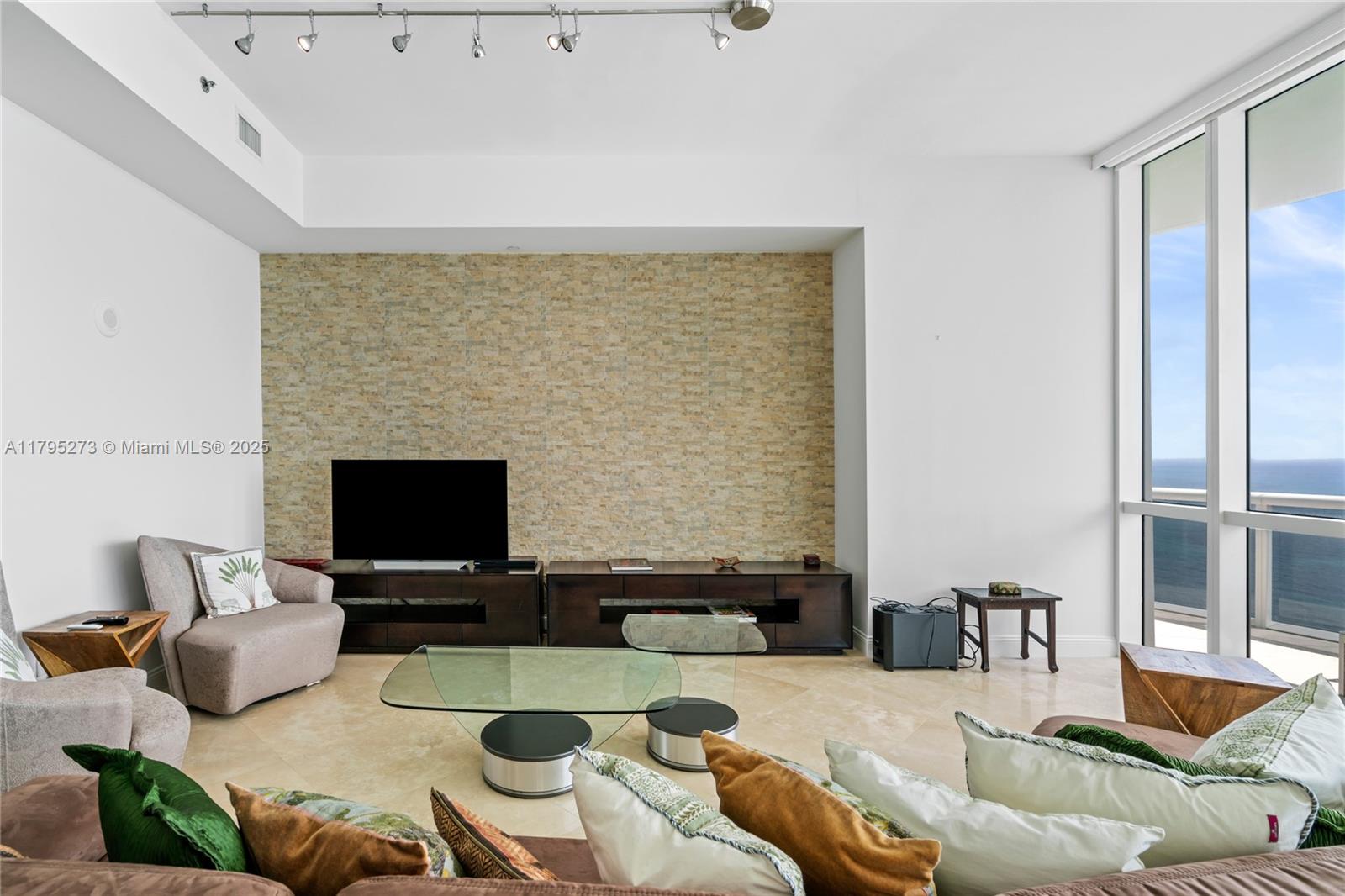 TDR TOWER III CONDO - Residential