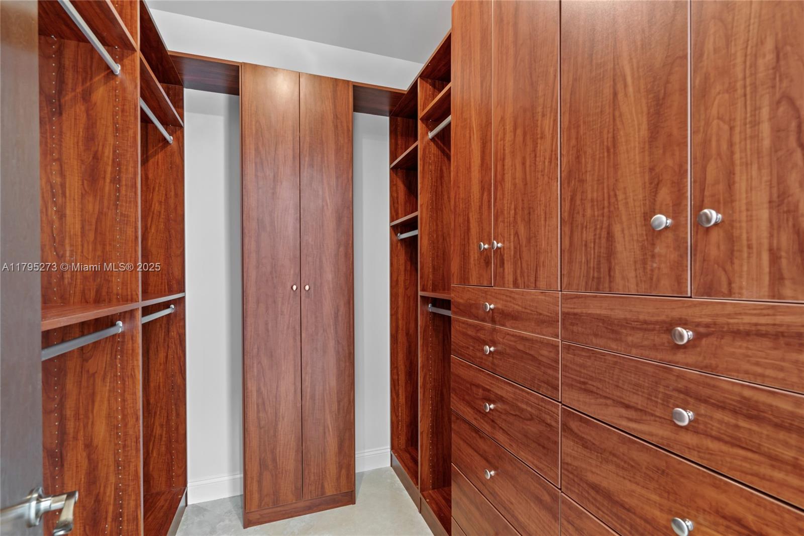 TDR TOWER III CONDO - Residential