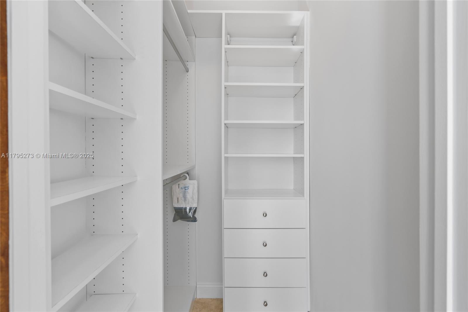 TDR TOWER III CONDO - Residential