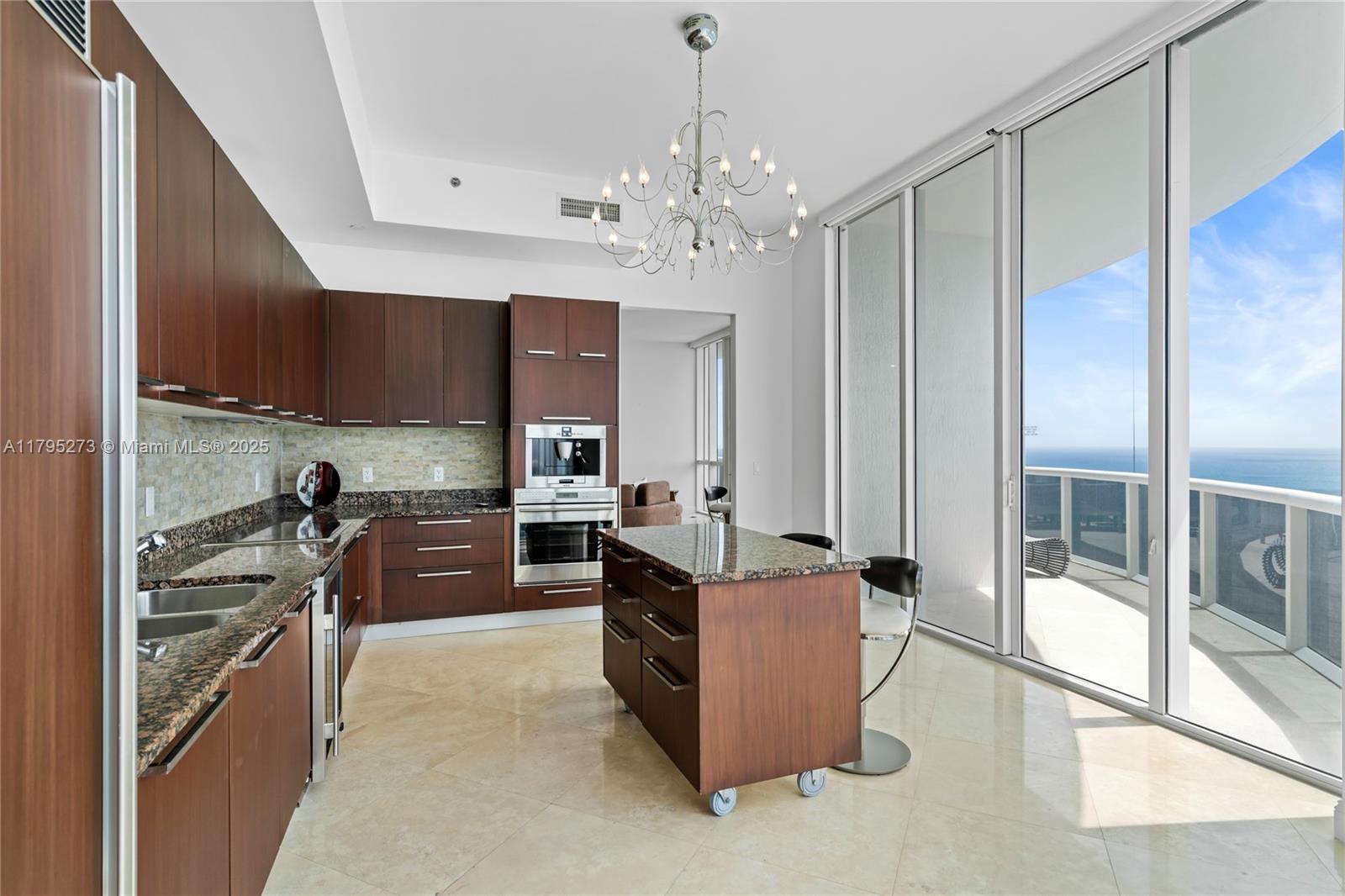 TDR TOWER III CONDO - Residential