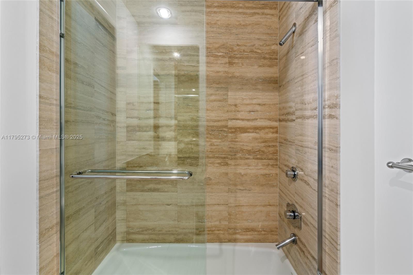 TDR TOWER III CONDO - Residential