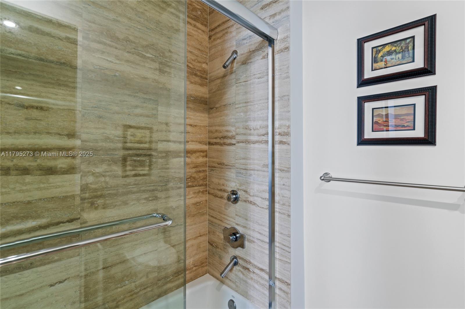 TDR TOWER III CONDO - Residential