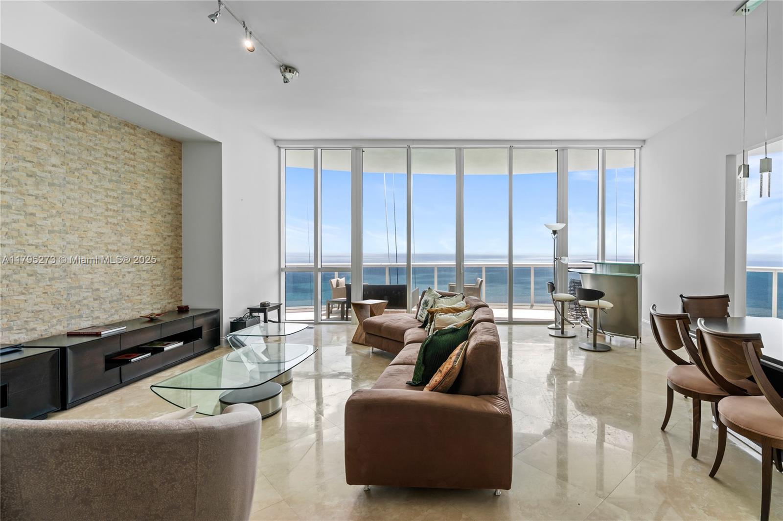 TDR TOWER III CONDO - Residential