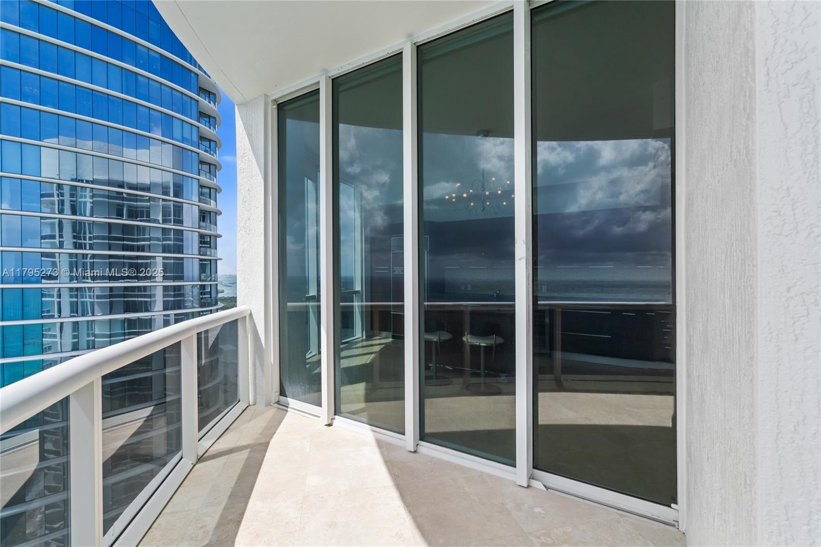 TDR TOWER III CONDO - Residential