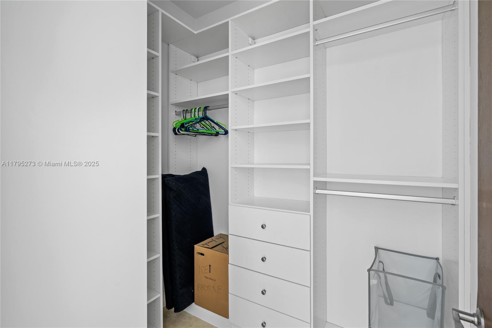 TDR TOWER III CONDO - Residential