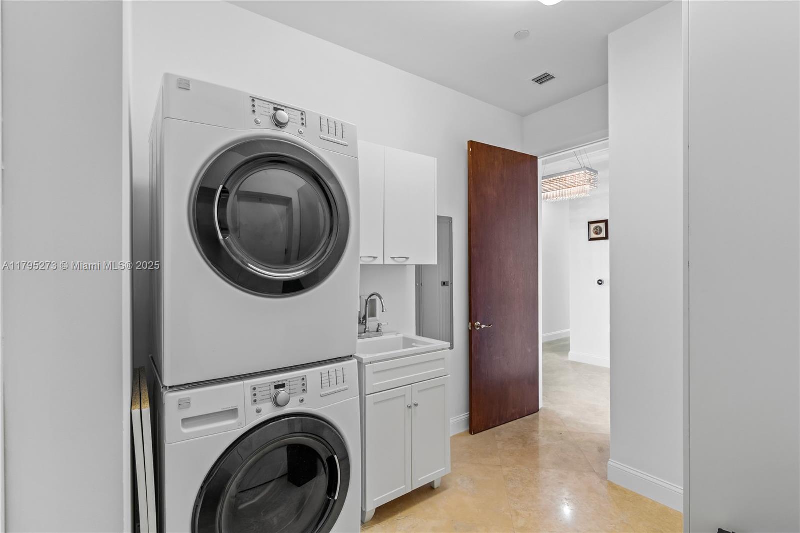 TDR TOWER III CONDO - Residential