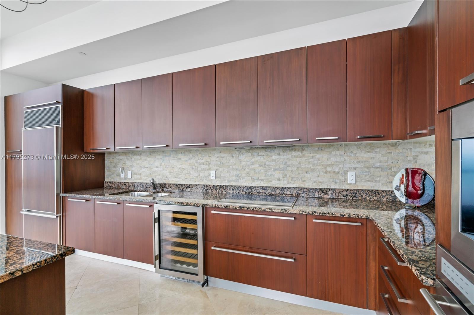 TDR TOWER III CONDO - Residential