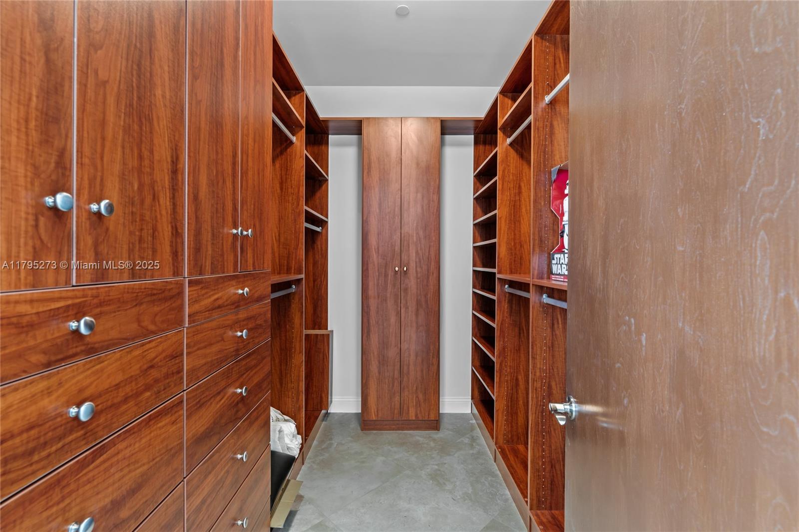 TDR TOWER III CONDO - Residential