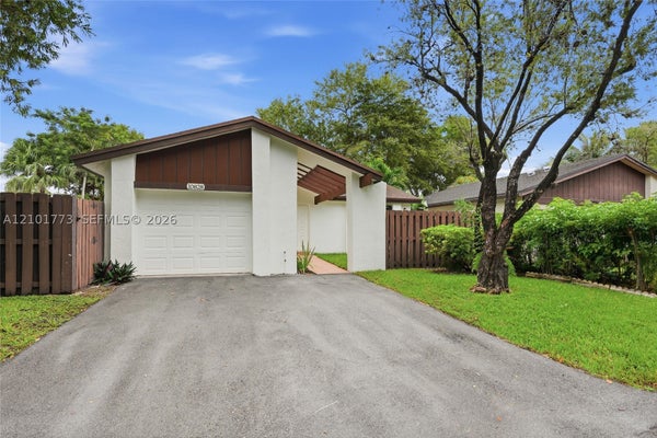 10828 SW 132ND CIRCLE CT, MIAMI, FL 33186 - Image b1fd9e4518503b06eb727a6737bbdb98/4256209735