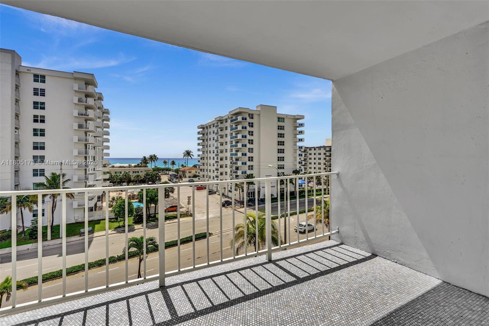 TRAFALGAR TOWERS CONDOMIN - Residential