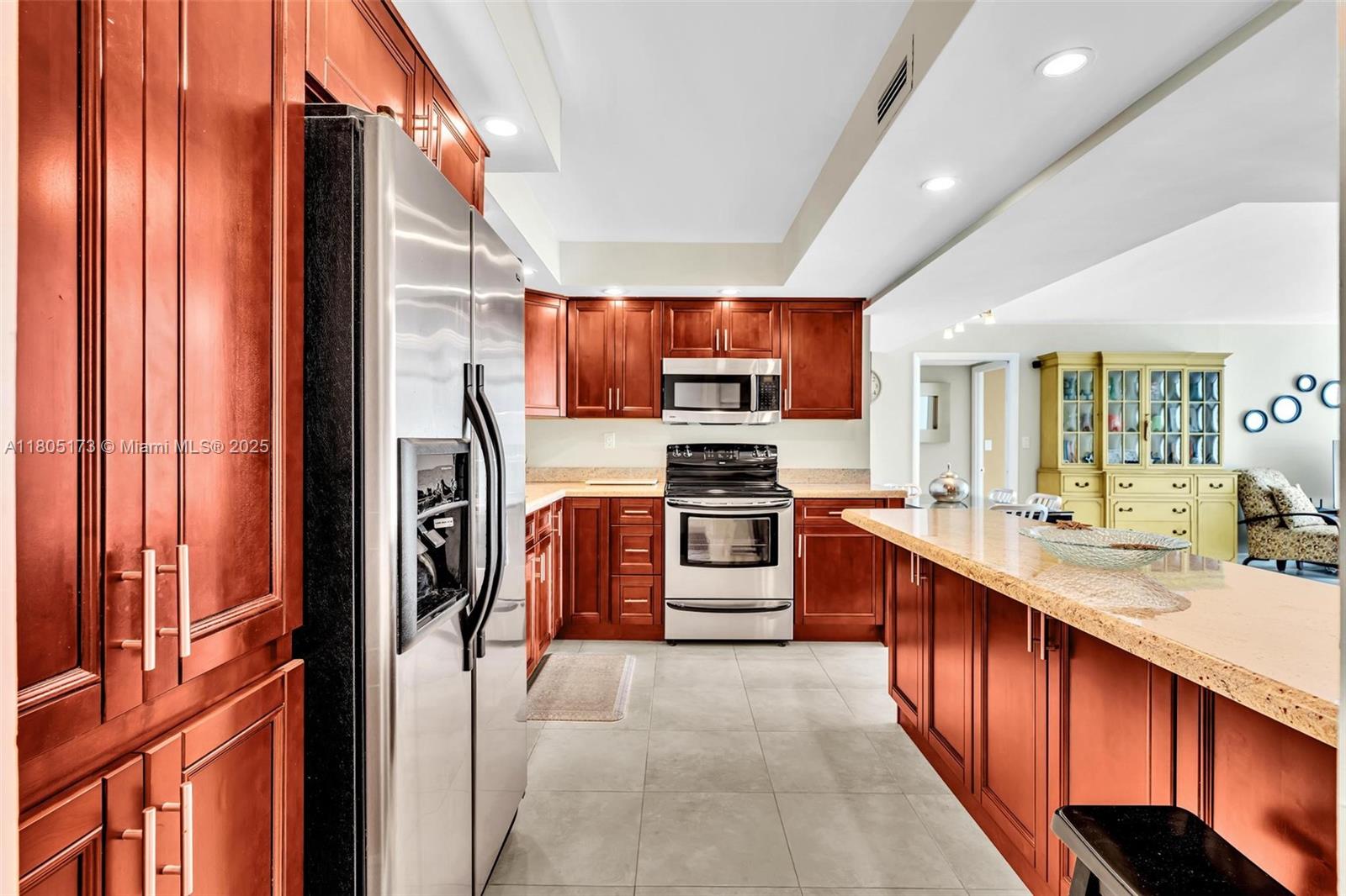 TRAFALGAR TOWERS CONDOMIN - Residential