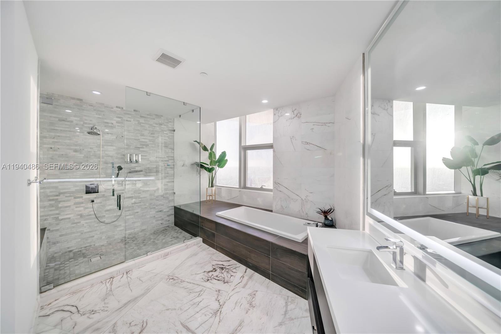 PARAMOUNT MIAMI WORLDCEN - Residential