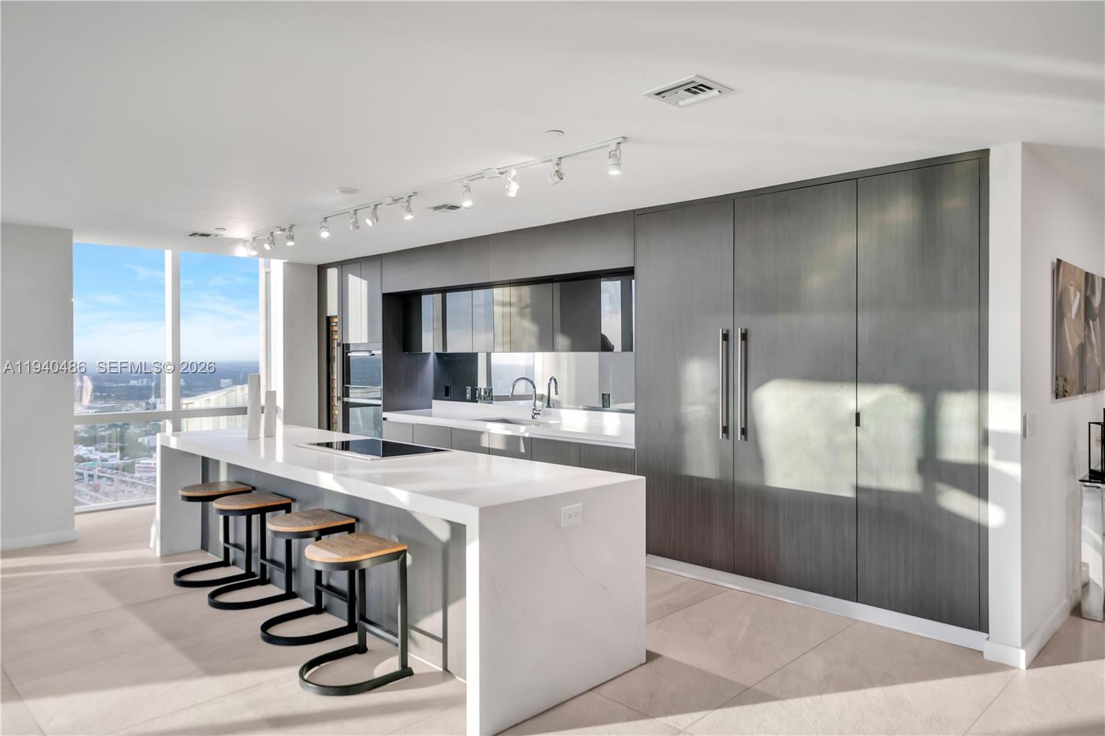 PARAMOUNT MIAMI WORLDCEN - Residential