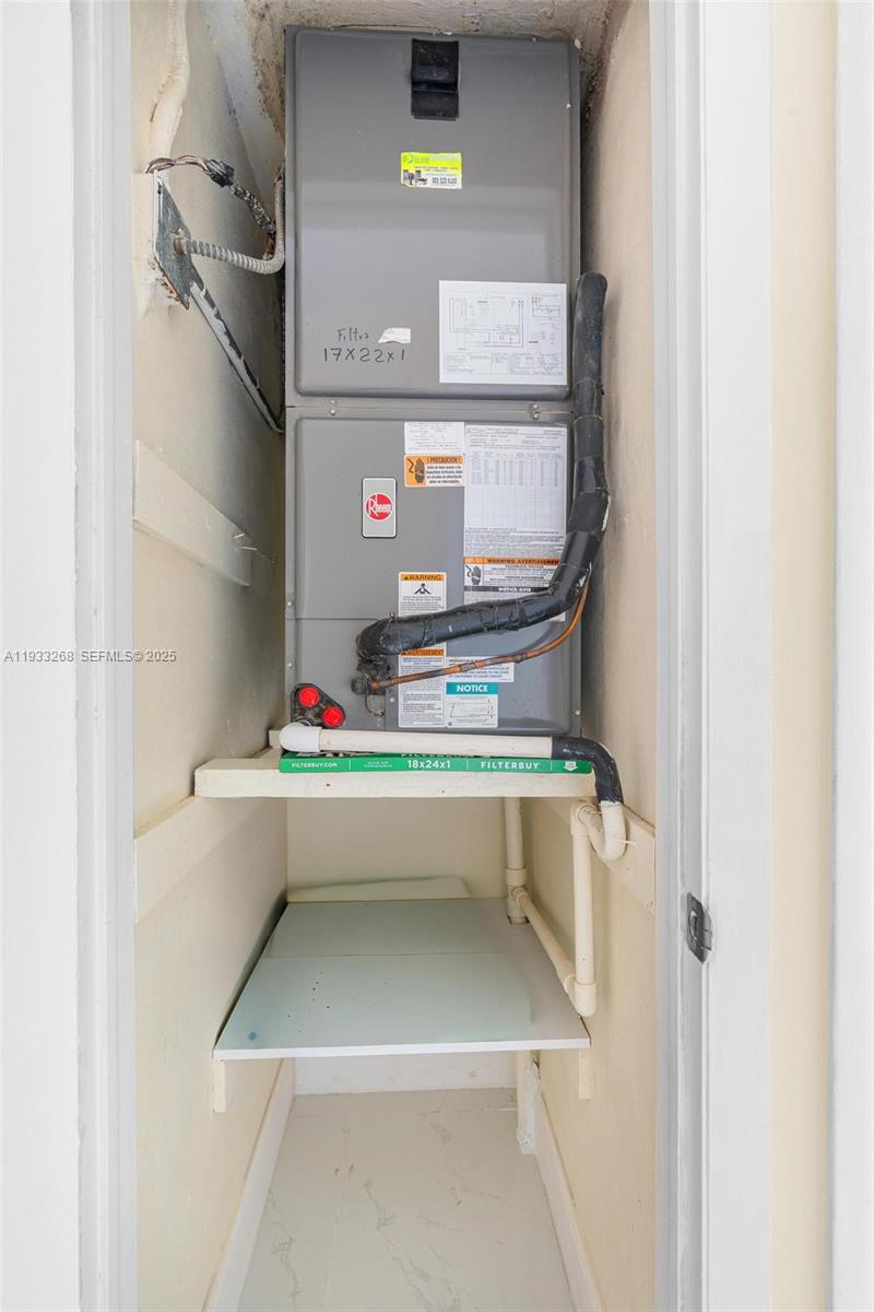 1820 JAMES AVE CONDO - Residential