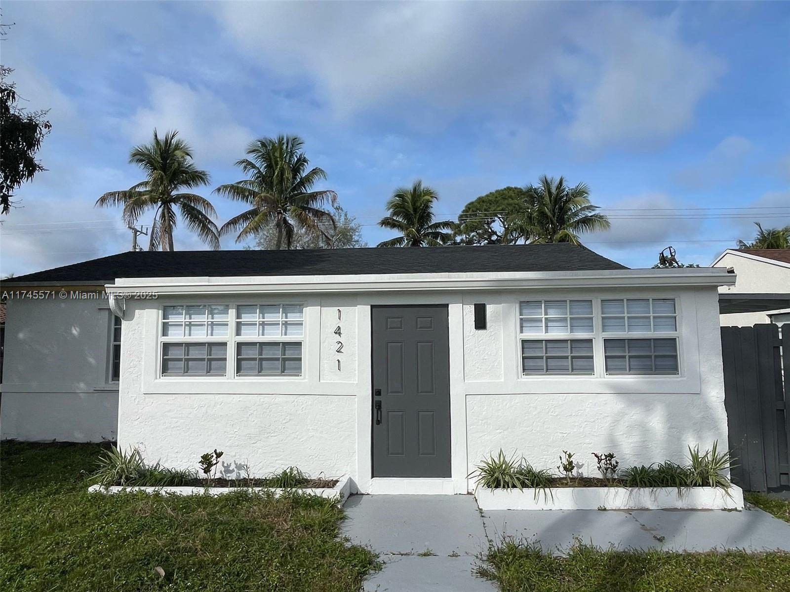 Stunning updated 4BR & 2BA 1,444 SF in the heart of South Middle River (Fort Lauderdale) with a huge 10,000+ SF lot with an incredible pool and pool deck to host parties and family gatherings. NEW Roof! (December 2024) new vinyl flooring, kitchen with quartz countertop, new appliances including washer and dryer and zebra roller shades everywhere!. Ask for your financials options, schedule a showing and make it your dream home or your income producing investing property in a emergent area!
Join us for our Exclusive Open House on TUE 04/22 from 5 PM to 7 PM and SAT 04/26 from 12 PM to 2 PM.
Don't miss the opportunity to visit this stunning home—perfect for living or as an investment!