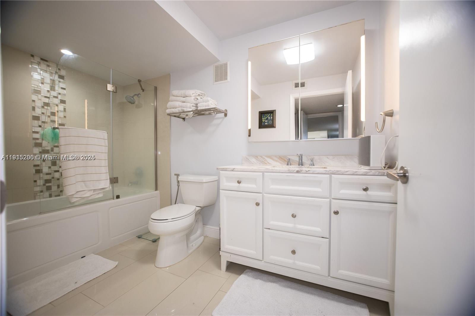 BUILDING FOUR OF COUNTRY - Residential