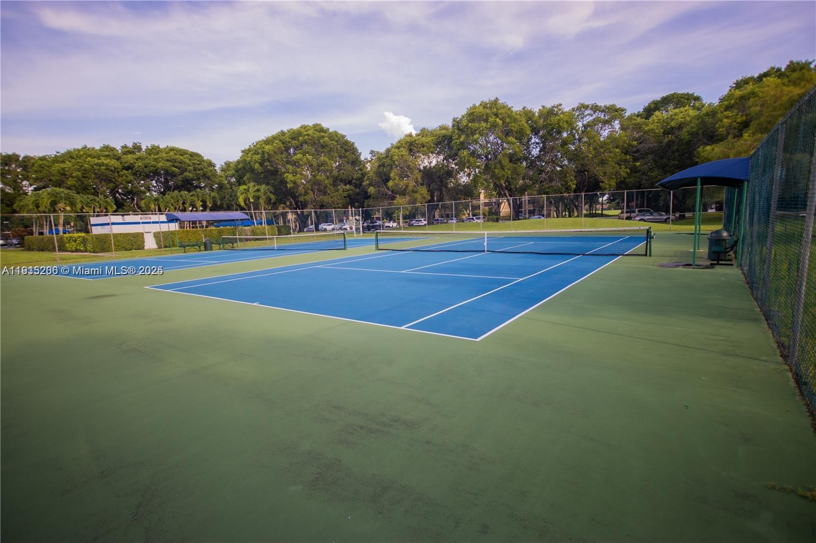 BUILDING FOUR OF COUNTRY - Residential