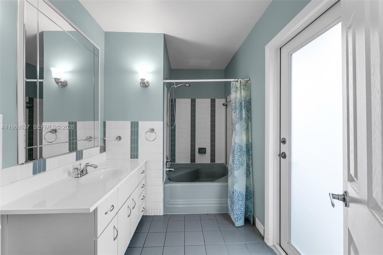 HILL TOP MANOR 2ND ADDN - Residential