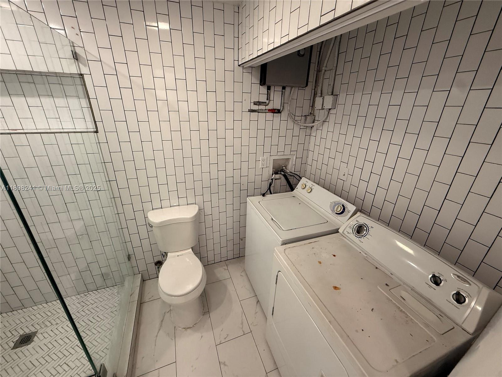 FALCON SUB NO ONE - Residential Lease