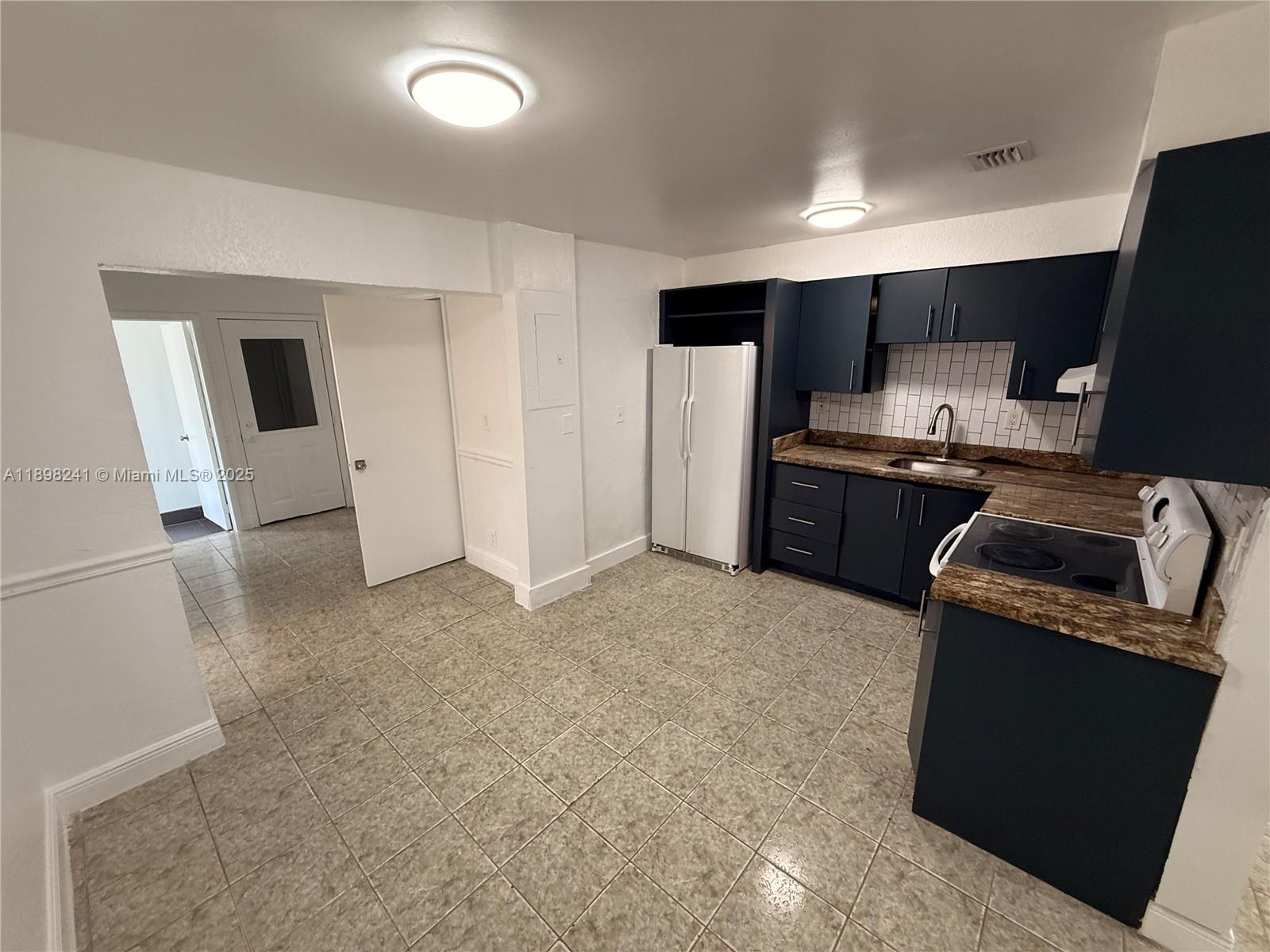 FALCON SUB NO ONE - Residential Lease