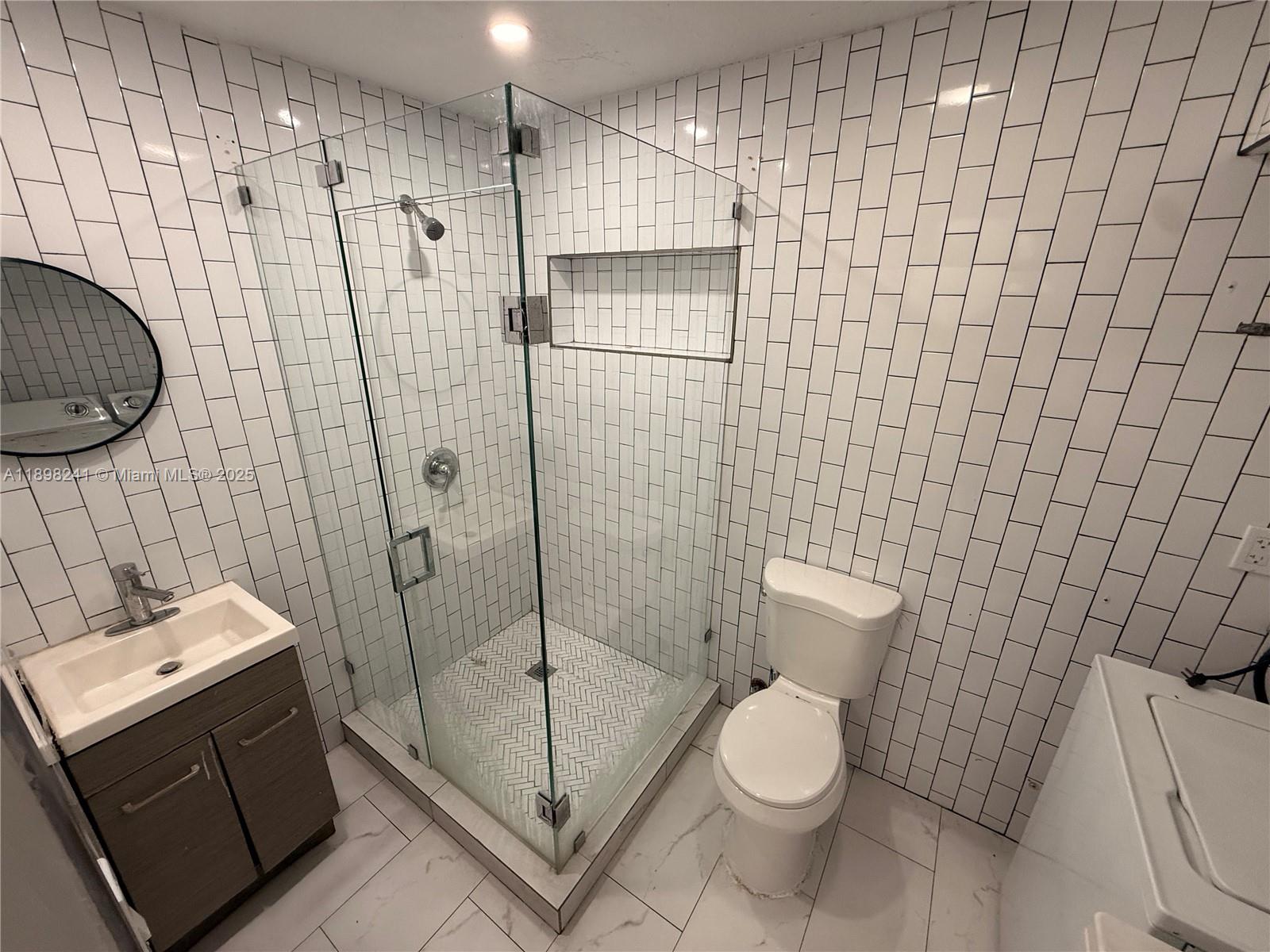 FALCON SUB NO ONE - Residential Lease