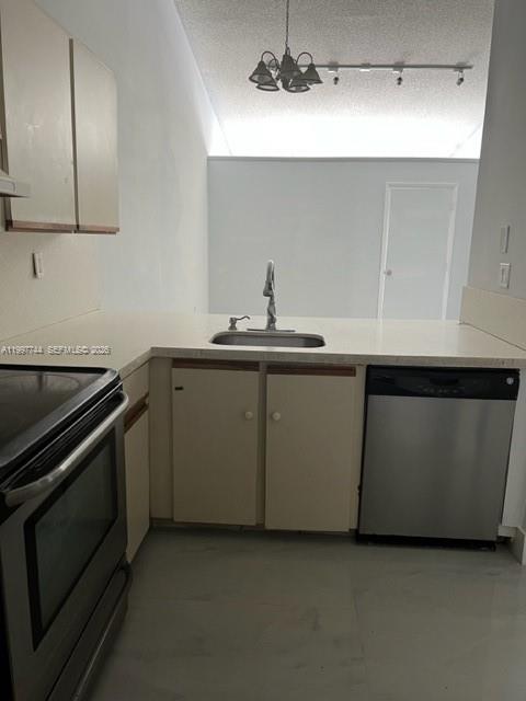 COUNTRY LAKE MANORS TOWNH - Residential Lease