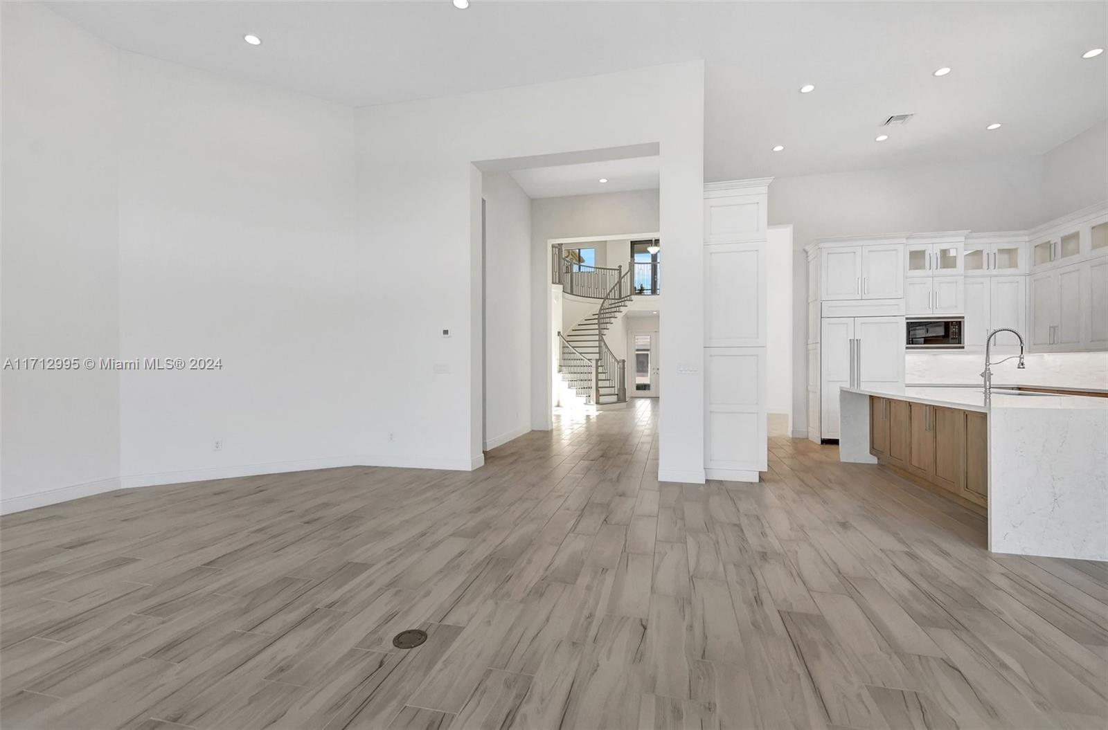 ROYAL PALM POLO PLAT - Residential