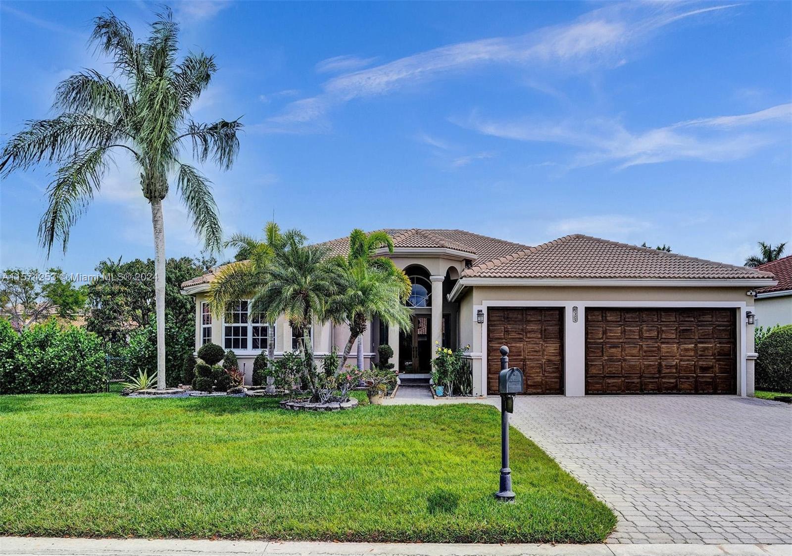 Photo 1 of 4985 Nw 120th Ave, Coral Springs, Florida, $949,000, Web #: 11574253