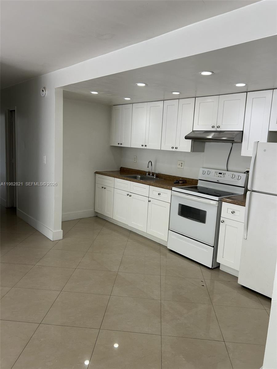 DORAL GARDENS CONDO - Residential Lease