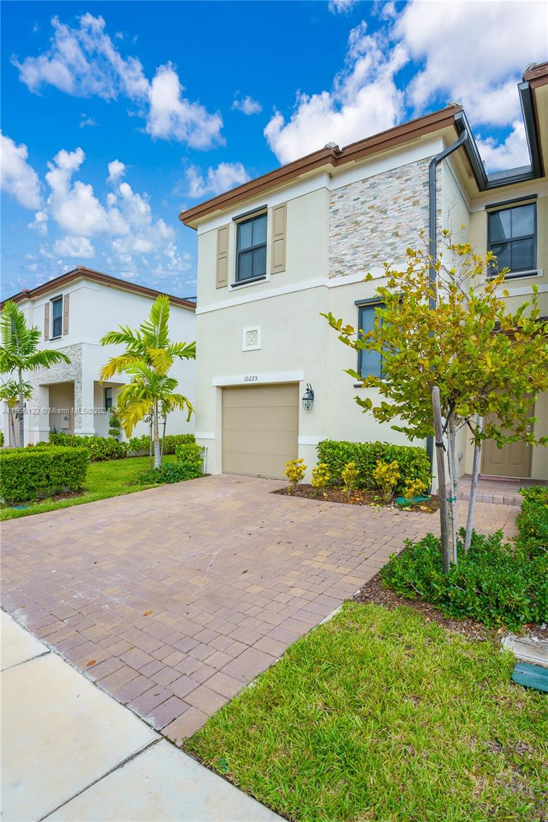 ENCLAVE SOUTH PHASE 1 - Residential