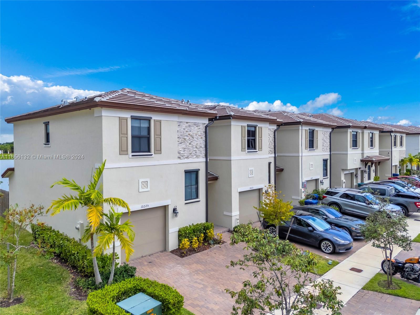ENCLAVE SOUTH PHASE 1 - Residential
