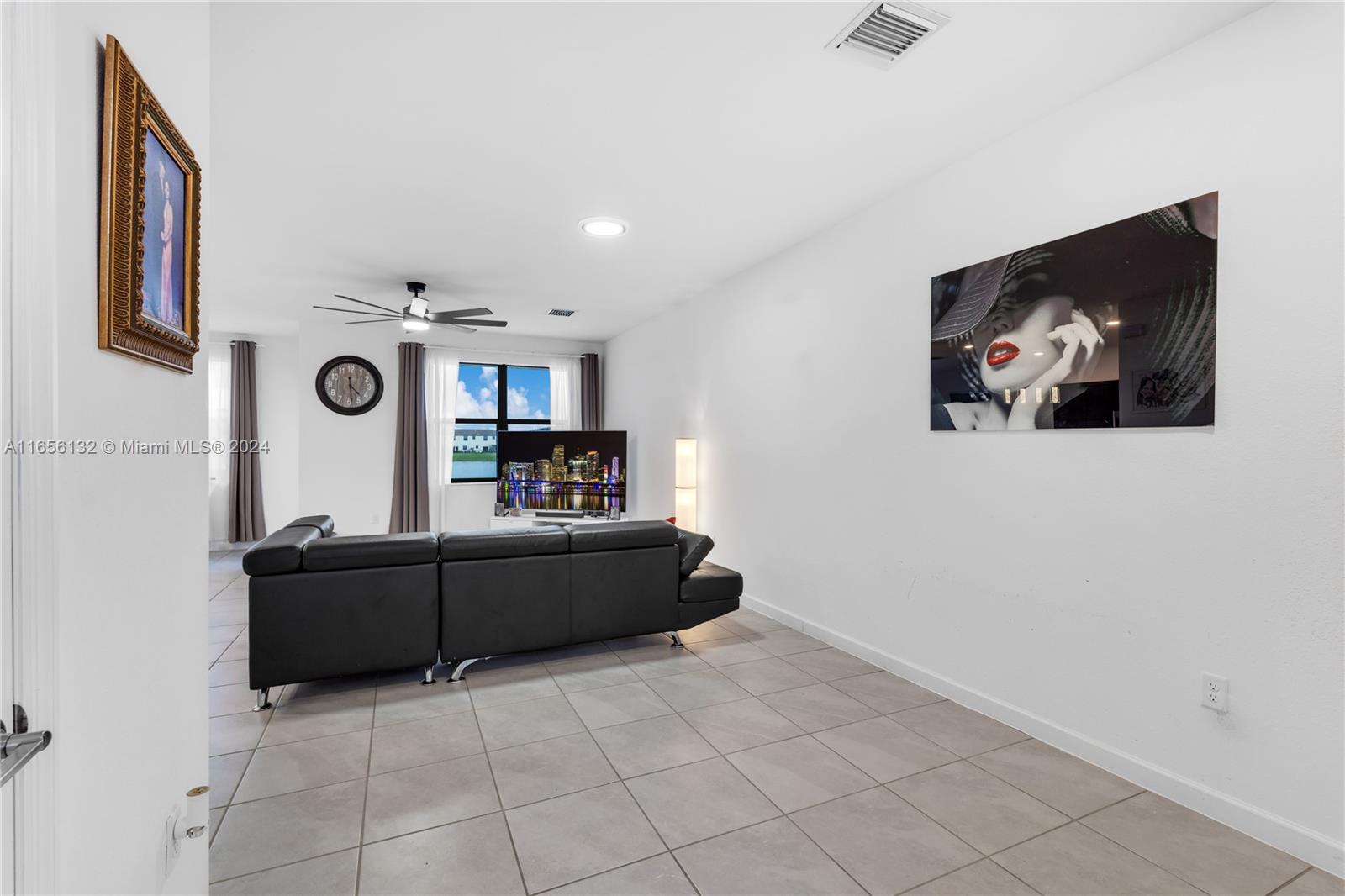 ENCLAVE SOUTH PHASE 1 - Residential