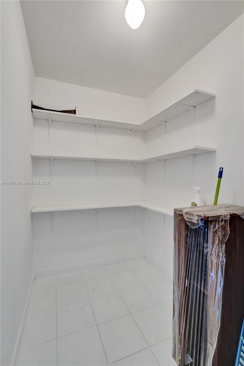 ALLINGTON TOWERS CONDO - Residential