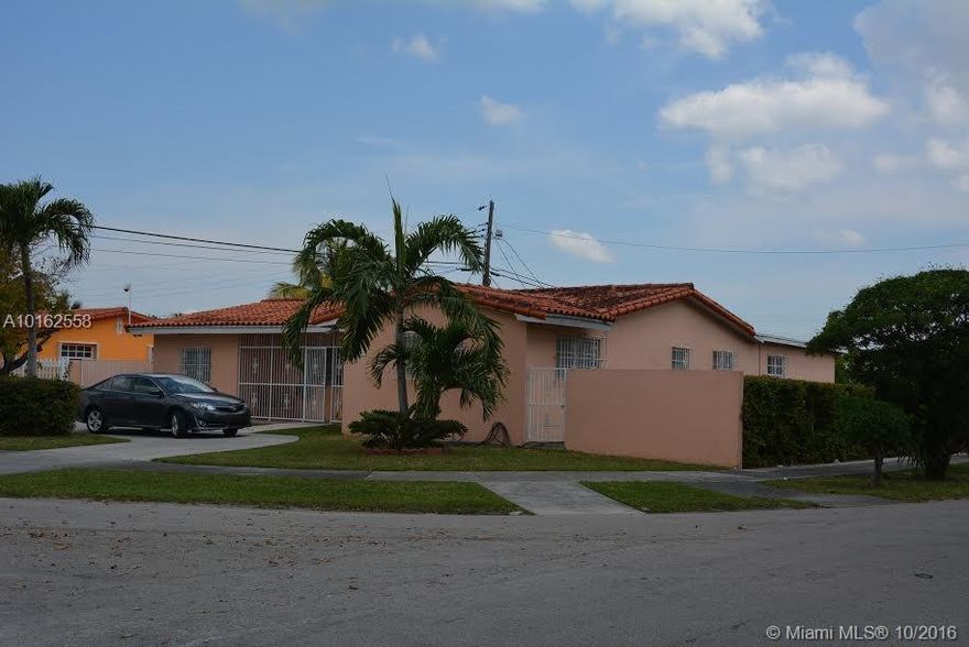 Mr and Mrs clean live here. Spacious 5/3 house for big family. Corner lot in desirable neighborhood. Centrally located. SELLER IS MOTIVATED. House has a built in generator hook up.