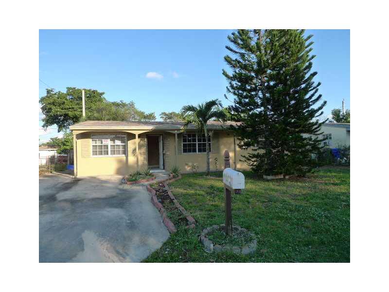 CORPORATE OWNED FORECLOSURE SOLD AS IS. WILL NEED SOME REPAIRS SO FHA IS DOUBTFUL. THIS IS A GREAT FAMILY NEIGHBORHOOD. NEARBY PARKS AND GREAT SCHOOLS.