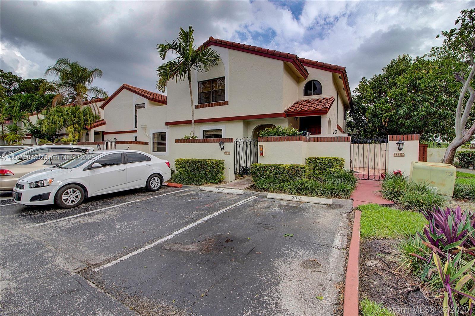 Beautifully updated townhouse in a quiet, secure gated community. Features 3 bedrooms, 2 bathrooms, and a spacious backyard. Move-in ready with modern finishes throughout.
• Prime location: 3–4 minutes to I-95 & 441, 10–12 minutes to Aventura Mall, 12–15 minutes to the beach
• Fully remodeled interior with updated kitchen and bathrooms
• Private fenced backyard
• Unfurnished, ready for personal touches
• Fast and easy association approval