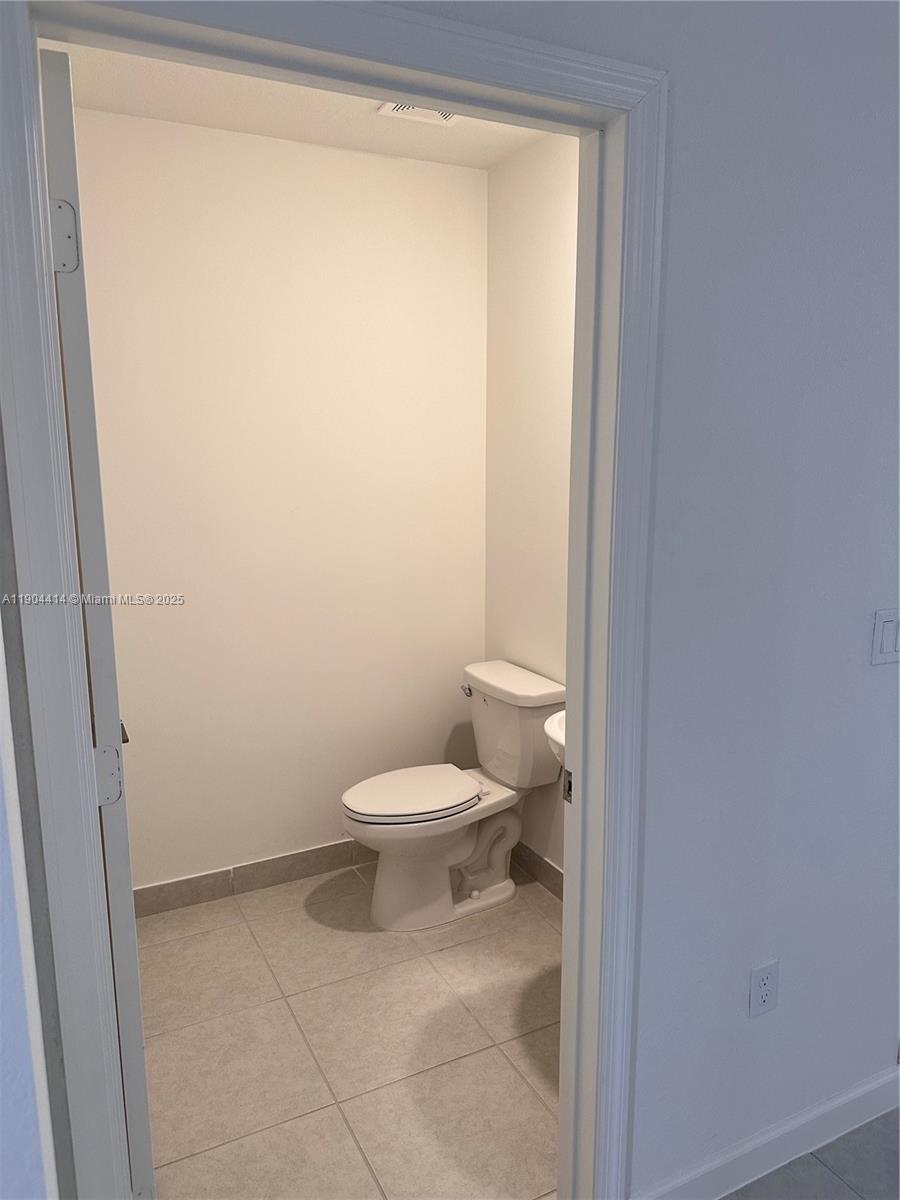 WINDSOR SQUARE - Residential Lease