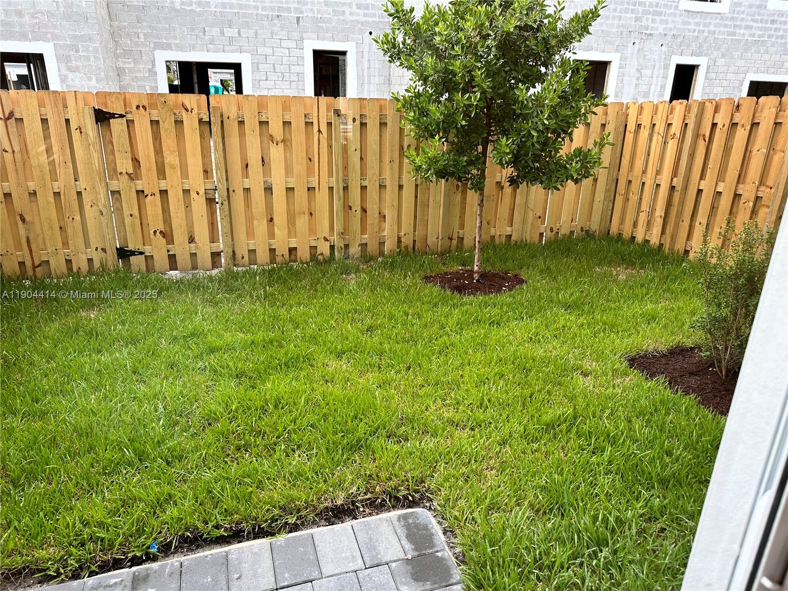 WINDSOR SQUARE - Residential Lease