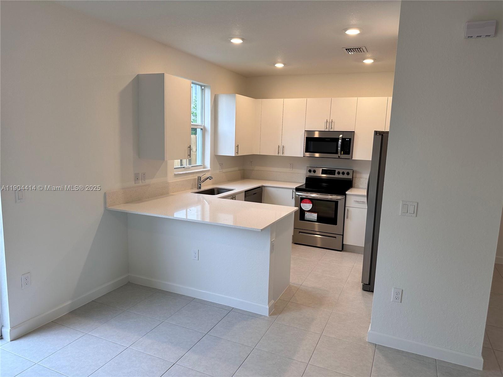 WINDSOR SQUARE - Residential Lease