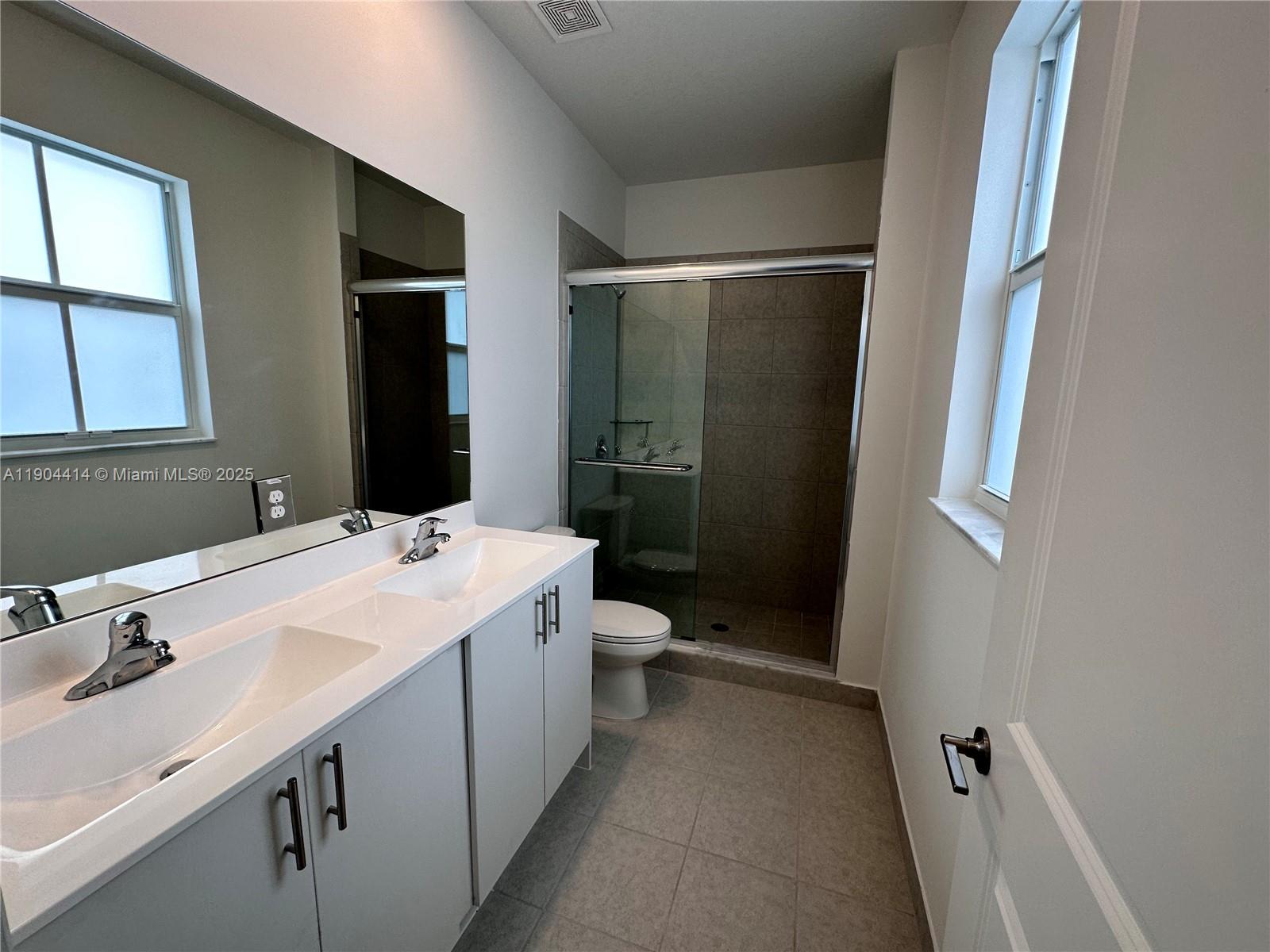 WINDSOR SQUARE - Residential Lease