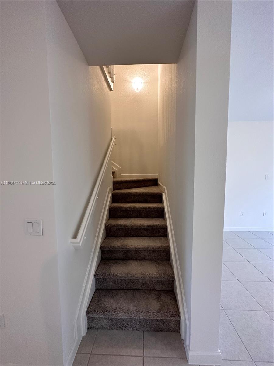 WINDSOR SQUARE - Residential Lease