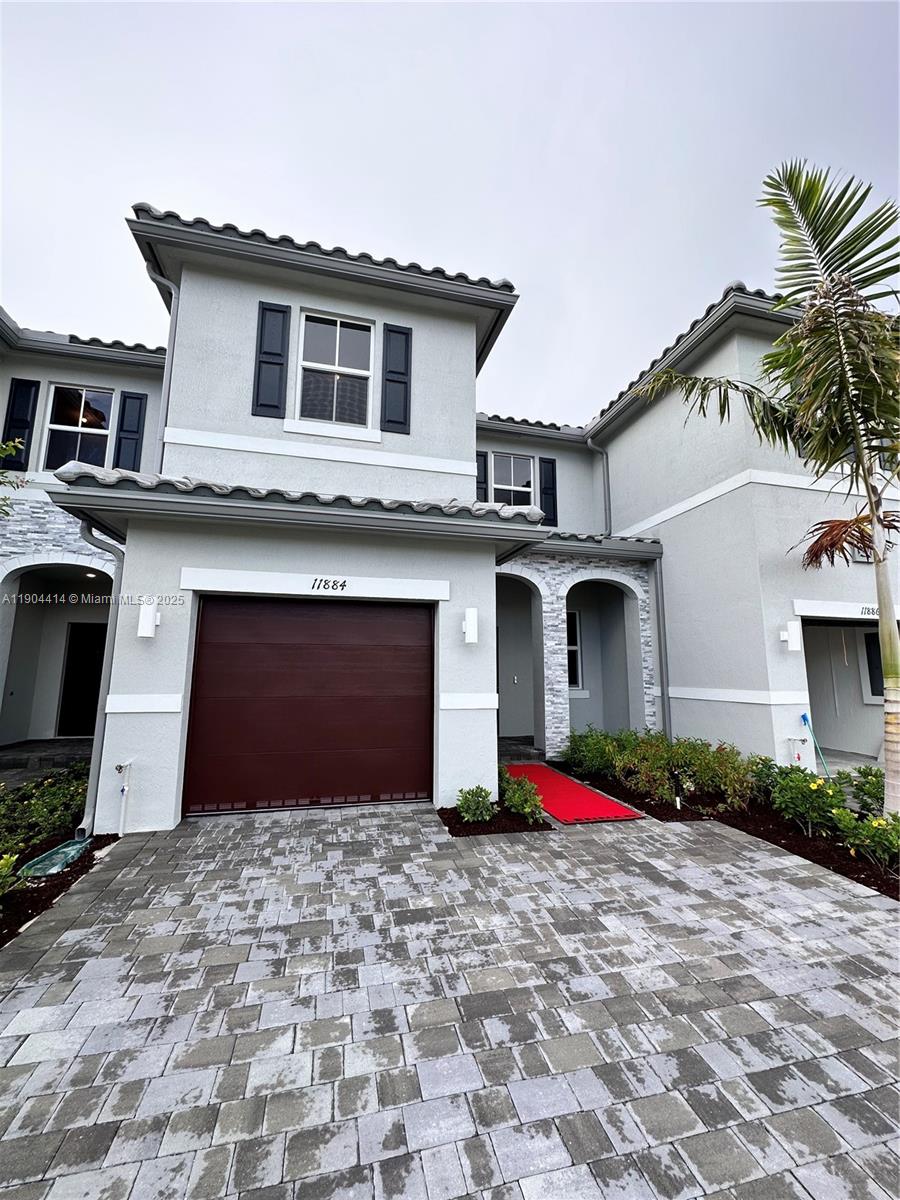 WINDSOR SQUARE - Residential Lease