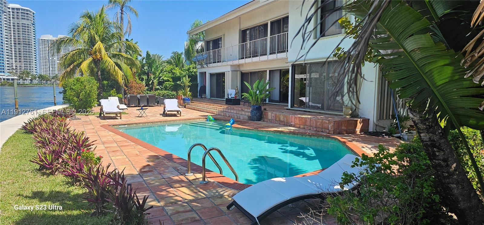 GOLDEN BEACH SEC E - Residential