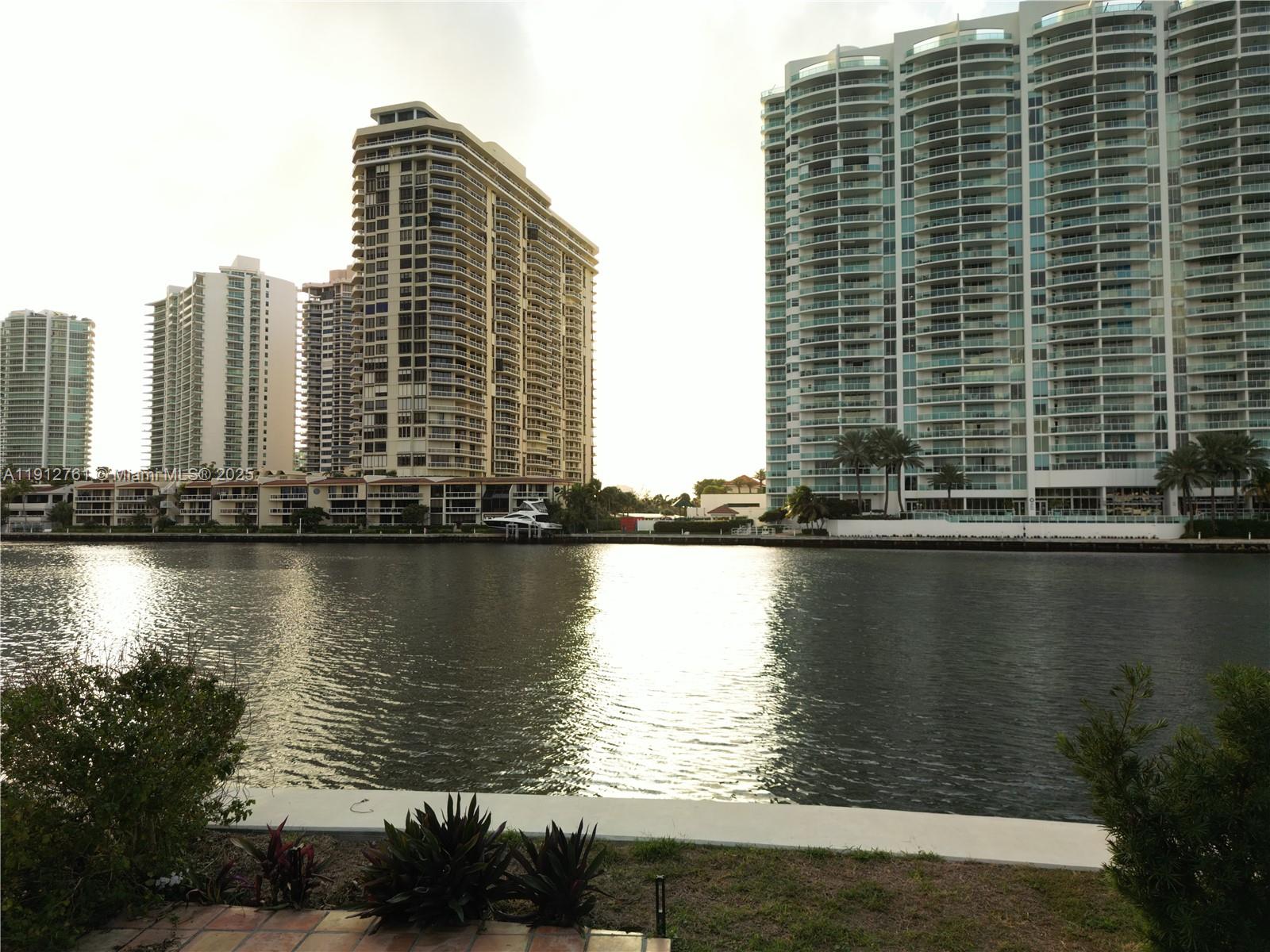 GOLDEN BEACH SEC E - Residential