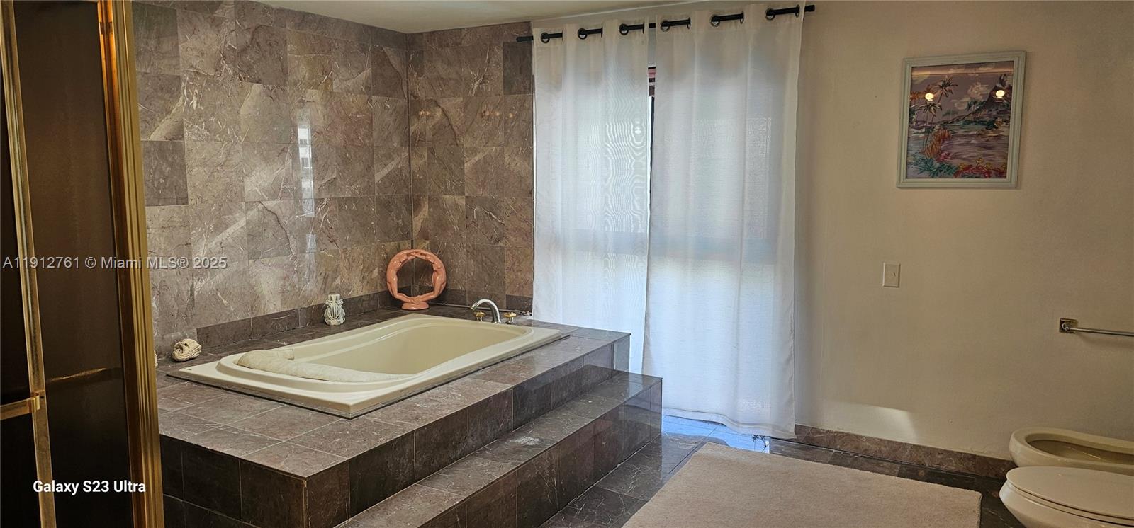 GOLDEN BEACH SEC E - Residential