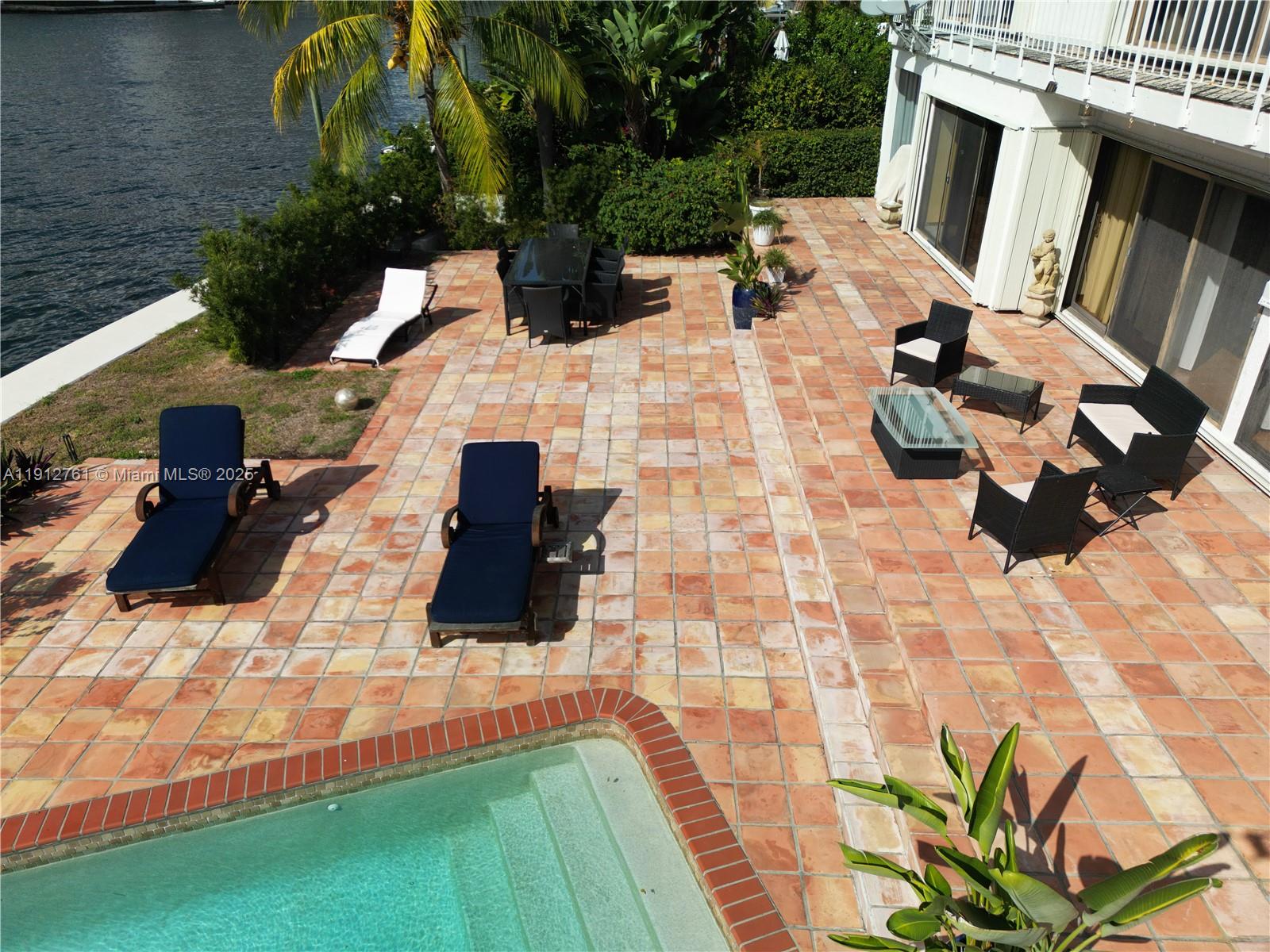 GOLDEN BEACH SEC E - Residential