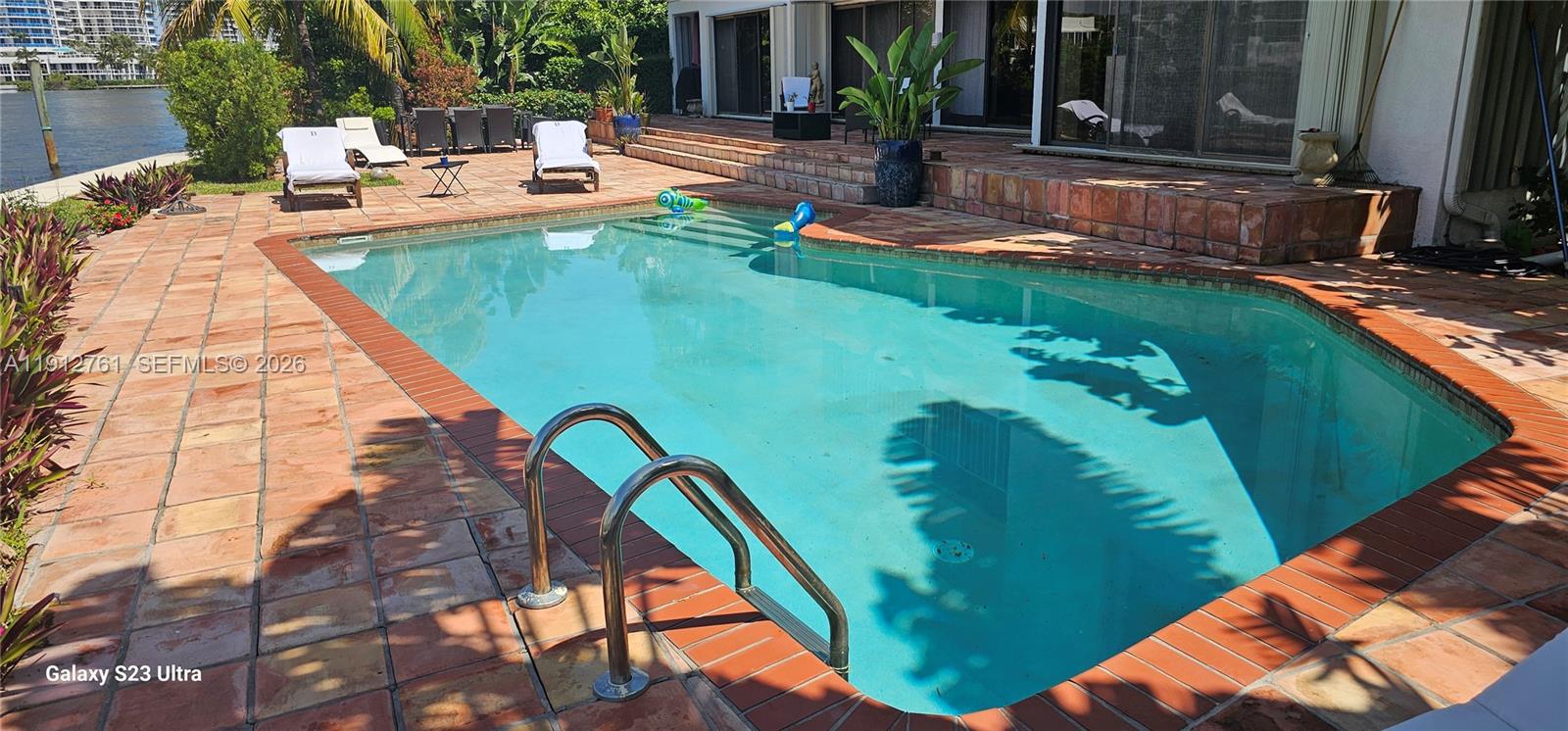 GOLDEN BEACH SEC E - Residential